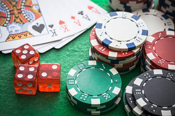 Antarmuka aplikasi mobile mercon800 menampilkan menu utama, saldo akun, dan opsi deposit